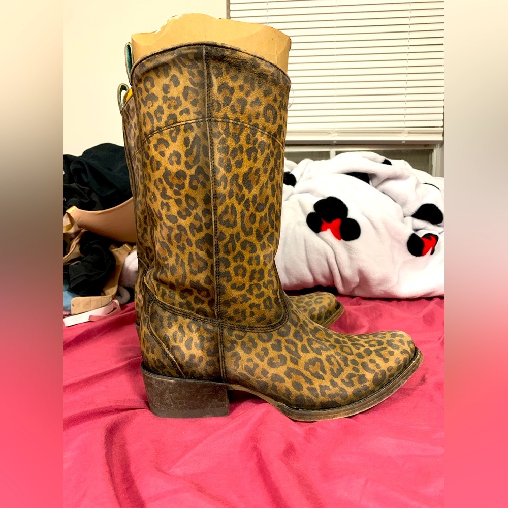 Leopard print Corral boots size 8.5 NWT I paid $200 for them. Make me an offer